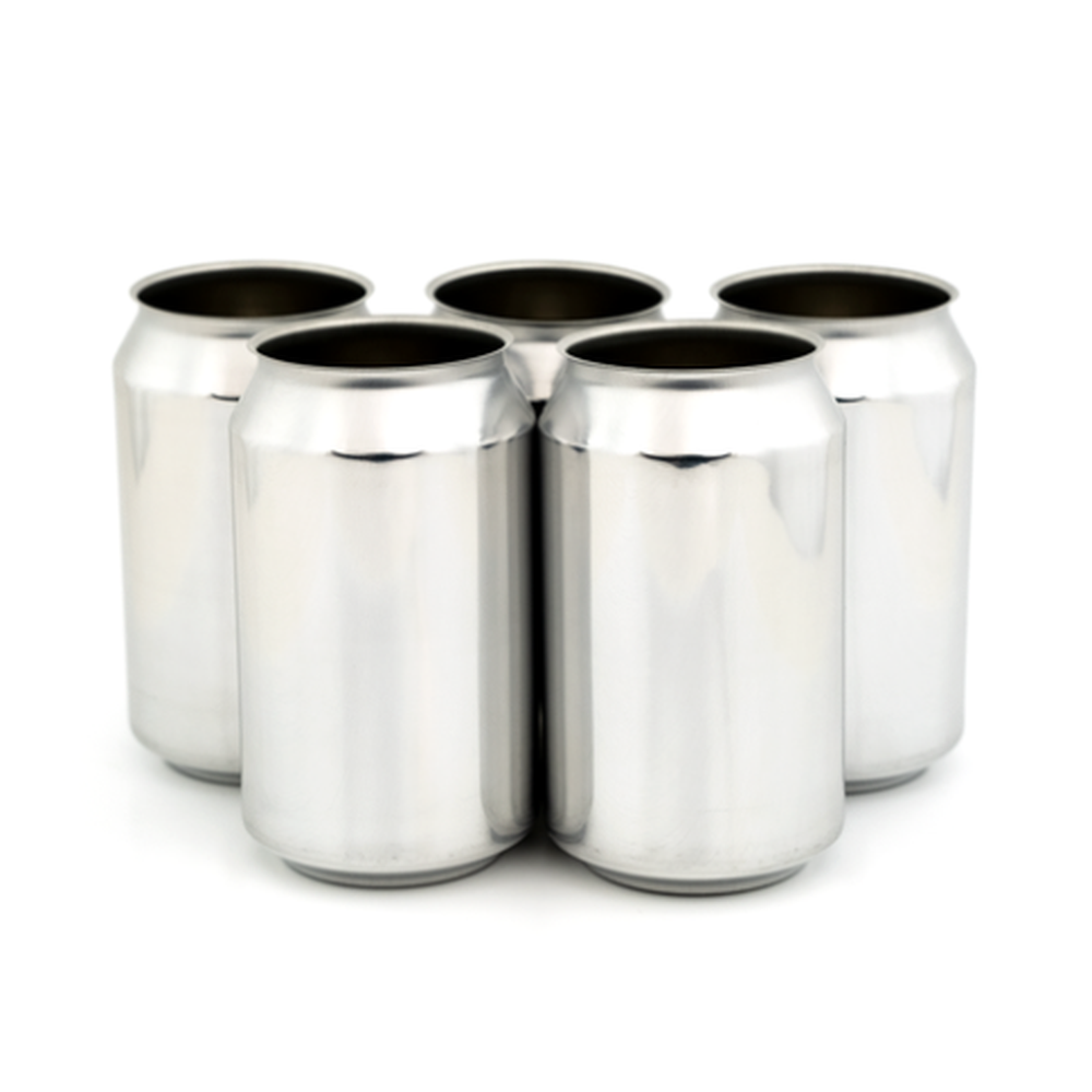 Fem skinnende sølv 330 ml ølbokser uten lokk, for hjemmebrygging.