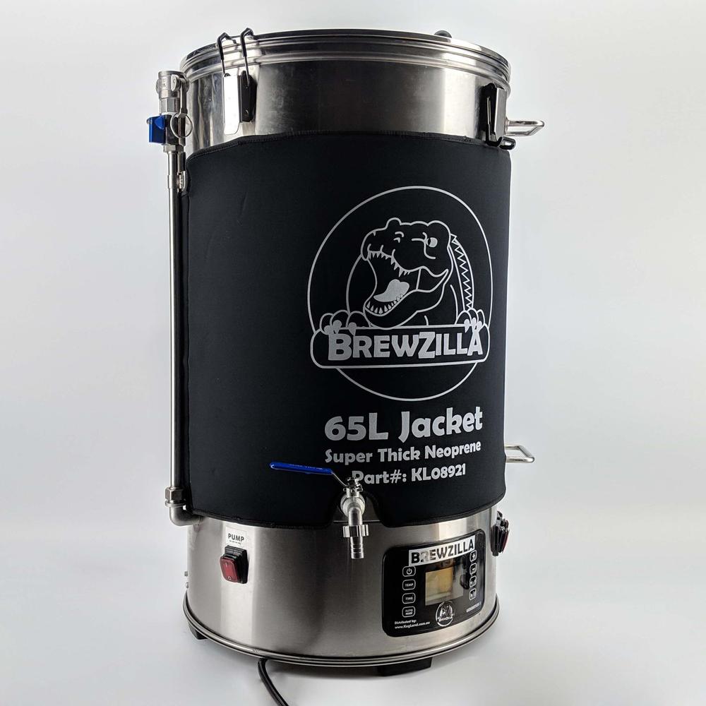 Svart neopren isolasjonskappe for BrewZilla 65L, med hvit BrewZilla-logo.
