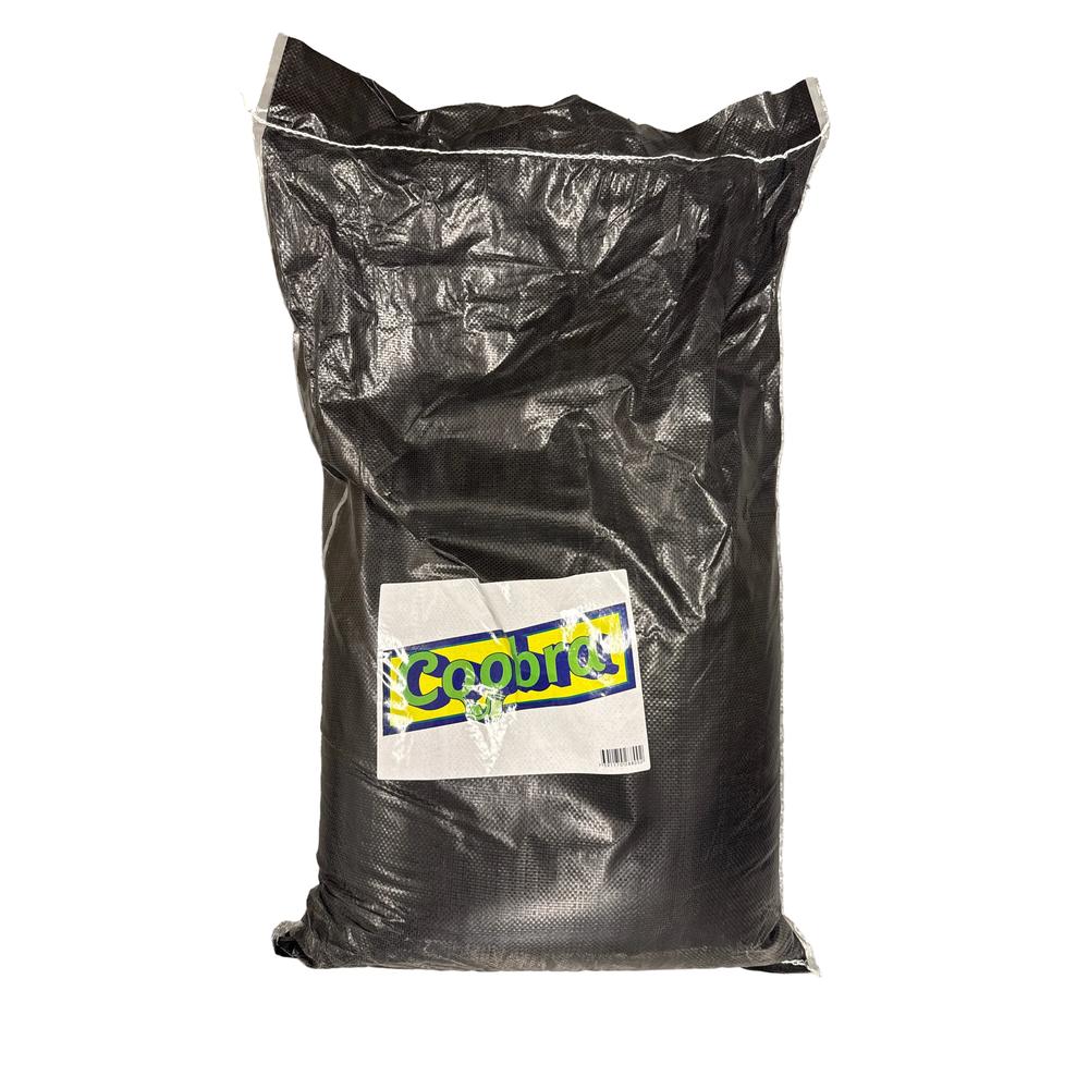 Coobra aktivt kull 12,5 kg i svart sekk med gul og grønn logo.