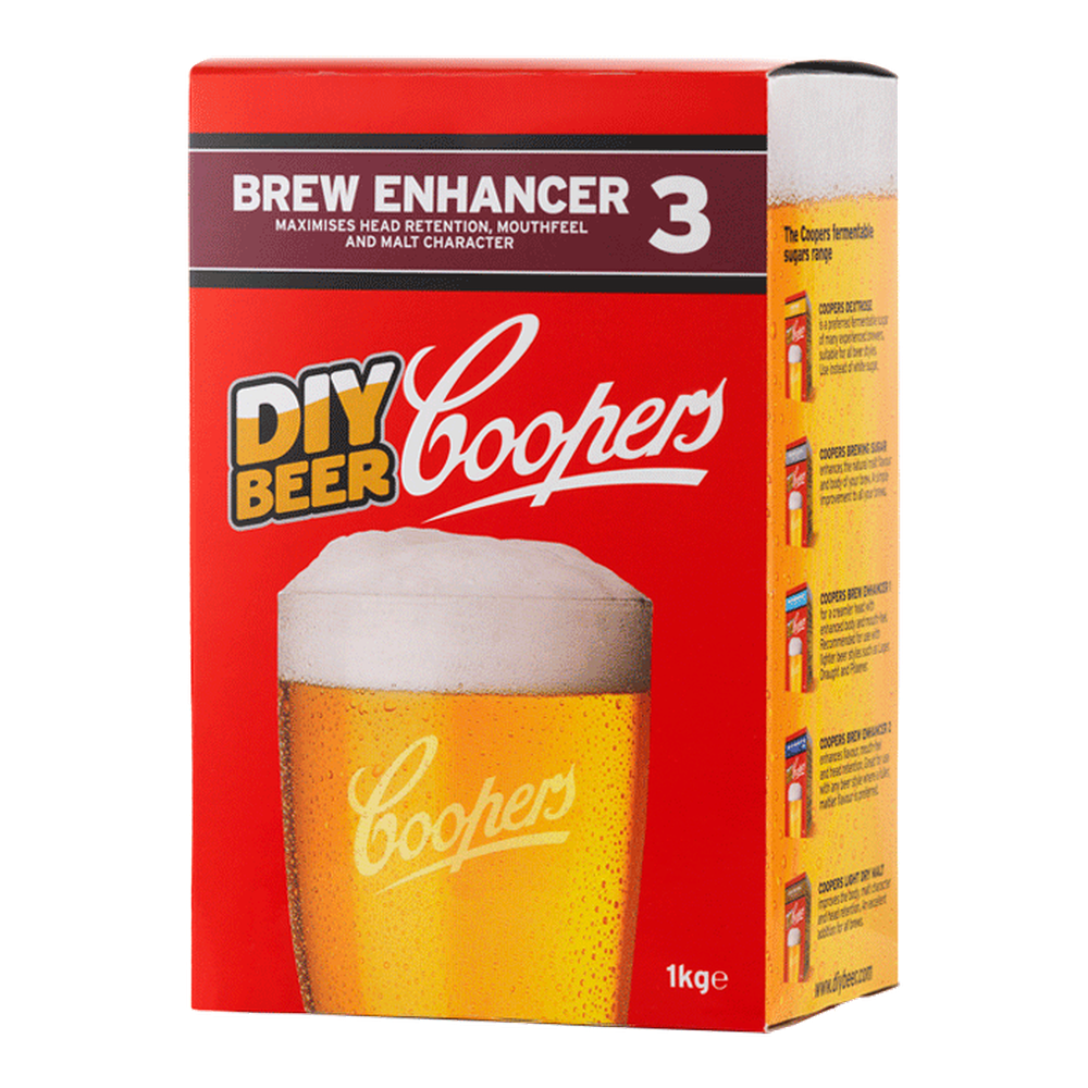 Coopers Brew Enhancer 3, rød og hvit 1 kg pakke med ølglass.