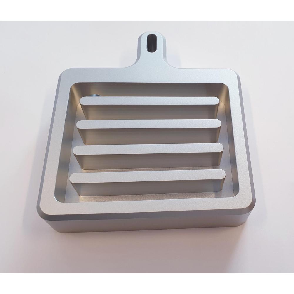 Sølvfarget dryppbrett i aluminium med riller for Tapcooler boksfyller.