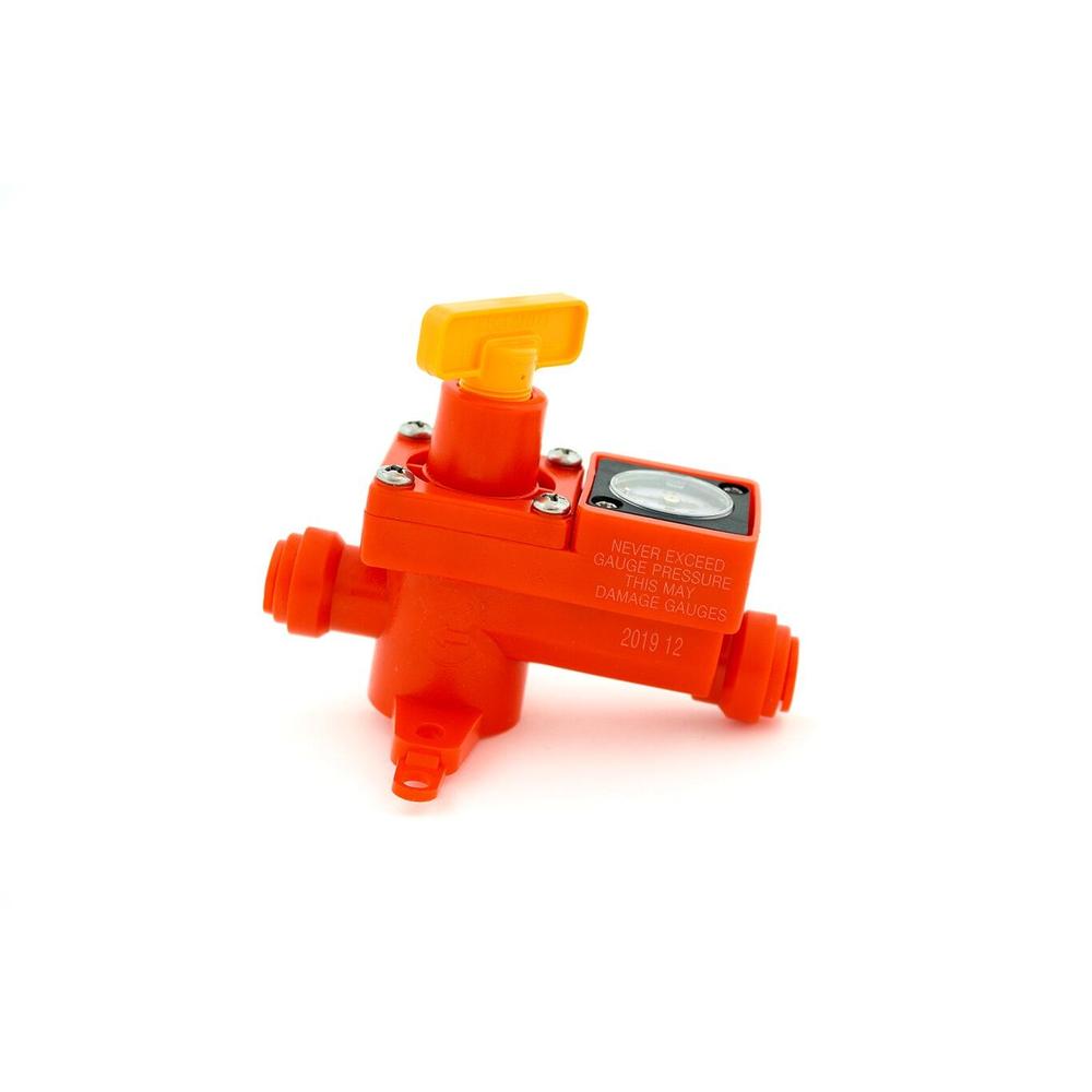 Oransje Duotight Blowtie 2 spundingventil med gul justeringsknapp og manometer.