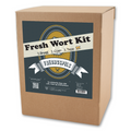 Fredagspils Fresh Wort Kit i brun pappeske med mørkeblå og beige etikett.