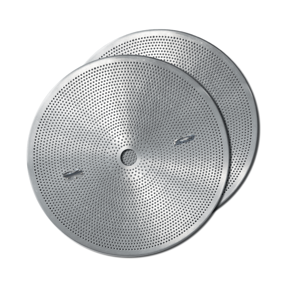 To Grainfather G30, to runde, perforerte silplater i metall med rullede kanter.