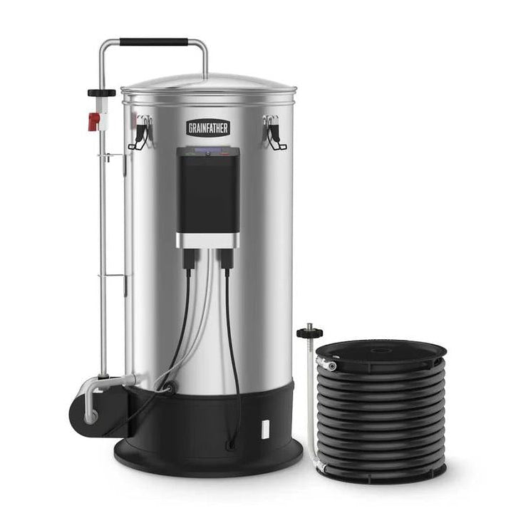 Grainfather G30v3 bryggemaskin i rustfritt stål med svart motstrømskjøler.