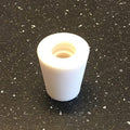 Hvit gummiplugg 23-32mm med hull for gjærlås, til glassballong.
