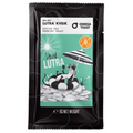 Lutra Kveik 11g Omega Yeast tørrgjær i svart pose med illustrasjon av oter på strand.