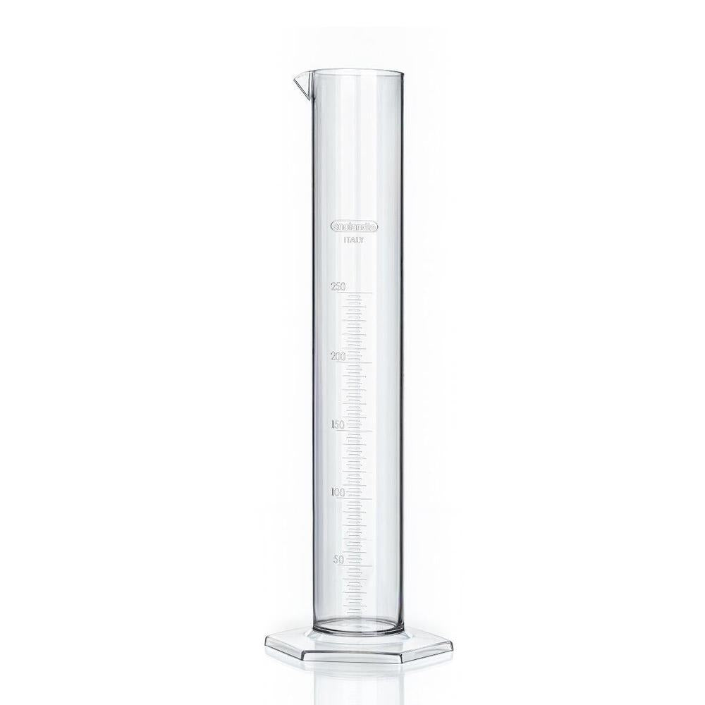 Klar 250 ml målesylinder i plast med stabil fot, perfekt for hydrometer og væskemåling.