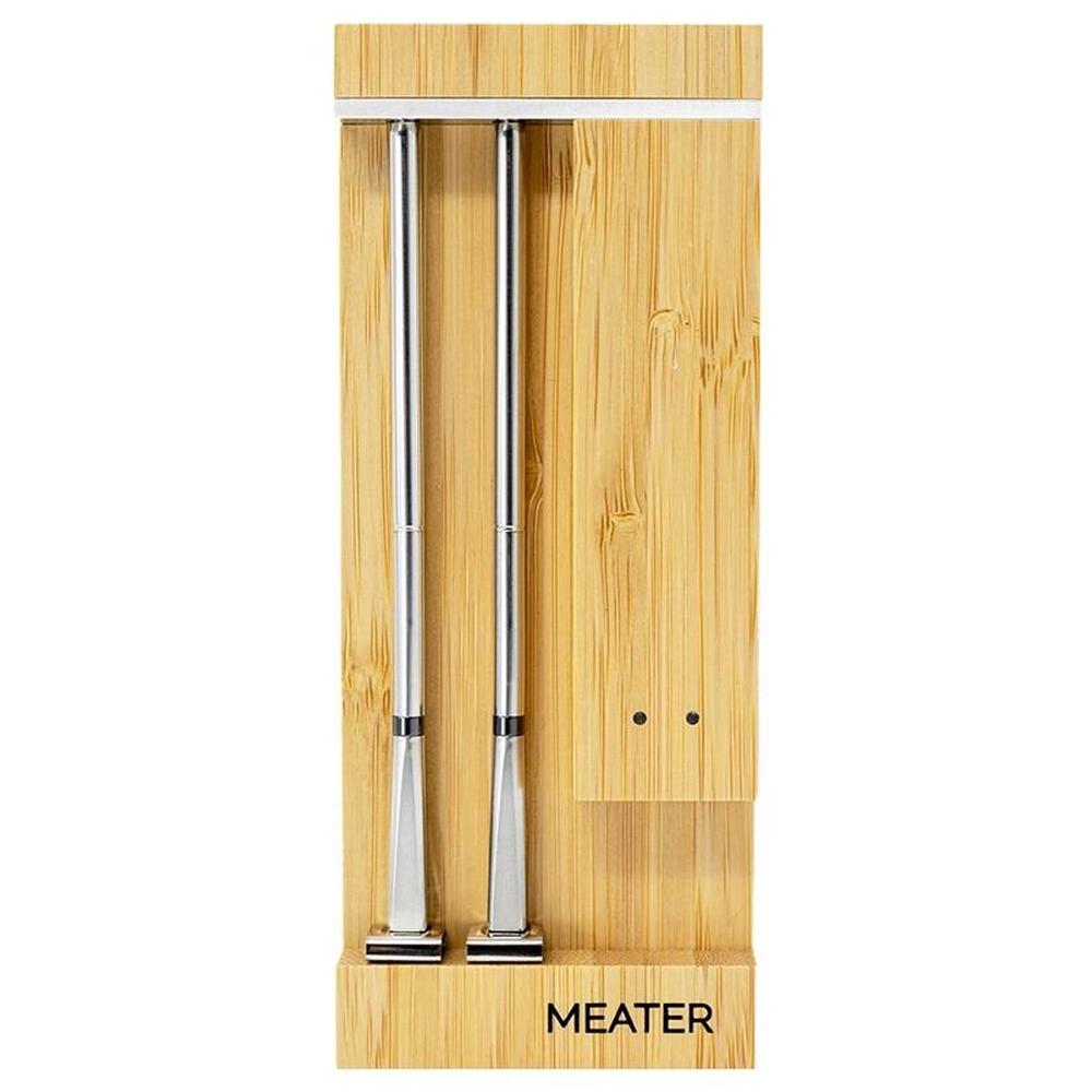 Meater Pro Duo smart steketermometer i bambuslader med to sølvfargede prober.