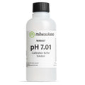 Milwaukee pH 7.01 kalibreringsvæske 230 ml i hvit flaske med svart kork.