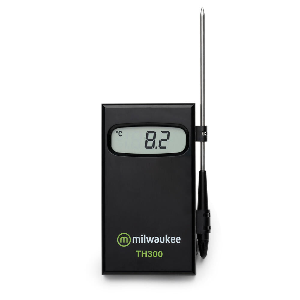Milwaukee TH300 digitalt penn-termometer i svart med sølvfarget spiss og grønn logo, viser 8.2 °C.