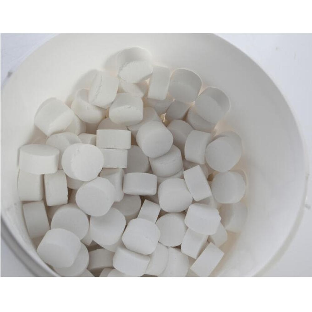 NutroMix gjærnæringstabletter, 2,4 gram, i en hvit beholder for ølbrygging.