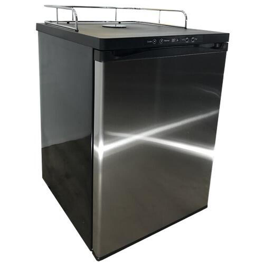Series X Kegerator kjøleskap i rustfritt stål med svart topp og rekkverk, for 4 Corneliusfat.