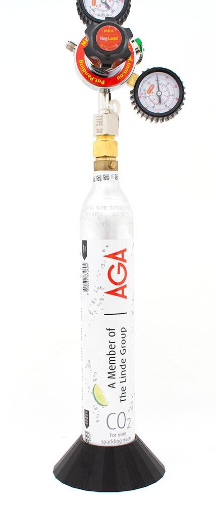 Svart 3D-printet PETG støttefot for AGA Sodastream CO2-flaske med regulator, 61mm diameter.