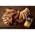 Traeger Chicken Rub 200g Sitrus og sort pepper krydder ved grillet kylling på trefjøl.