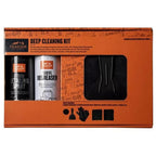 Traeger Grill Deep Cleaning Kit med avfetter, eksteriørspray, kluter, skrape og skrubbepad.