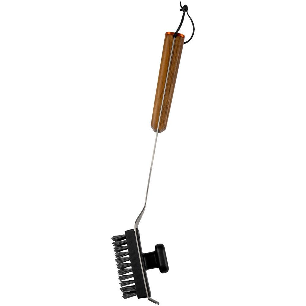 Traeger grillbørste med teak håndtak, rustfritt stål og skånsom nylonbørste for avkjølt grill.