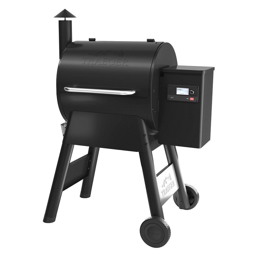 Traeger Pro D2 575 pelletsgrill i svart med WiFi-kontroll, skorstein og terrenghjul.