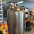 Rustfritt stål vaskefat 15 L med 4 væskeutganger og 1 gassinngang for tappelinjer.
